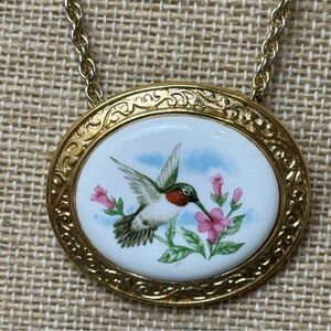 Vintage Avon ‘Summer Song The Hummingbird’ Pin/Pendant With Chain Gold Tone 18”